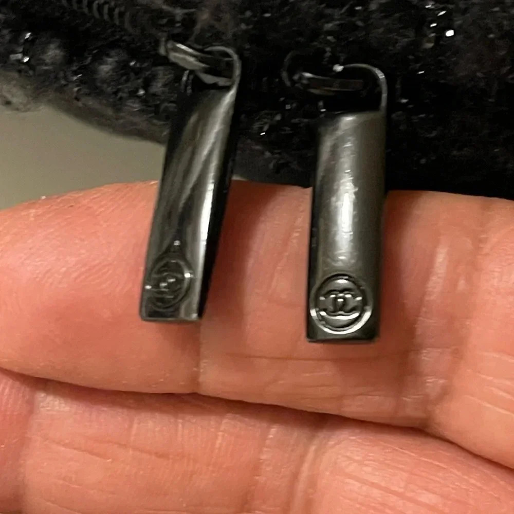 Chanel perfume make up bag, large well fit lots of things, without any damage - Picture 10 of 15
